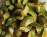 Foto langkah ke 2 dari resep Es Alpukat Mangga.