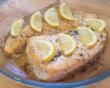 Foto del paso 2 de la receta: Salmón al horno sobre puré de boniato con ensalada