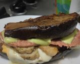 Foto del paso 10 de la receta: "Sándwich" de berenjena🍆, morradela, salchicha y queso🧀🥩🍗