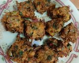 A picture of step 3 of Piyaz k pakory.