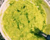 Foto del paso 2 de la receta: Tostado con guacamole y 🍅
