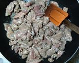 Foto langkah ke 3 dari resep Tumis Daging dan Paprika.