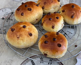 Foto del paso 10 de la receta: Bollitos de leche con pepitas de chocolate (doowap)