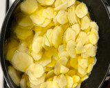 Foto del paso 1 de la receta: Tortilla de patatas con cebolla