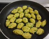 A picture of step 2 of Tel pani na muthiya/ Lauki methi muthiya.