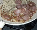 Foto langkah ke 4 dari resep Spaghetti Aglio Olio con Salsiccia.