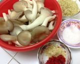Hình bước làm 1 của món Nấm bào ngư xào sả ớt chay