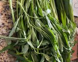 Hình bước làm 1 của món Rau muống xào tỏi