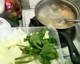 Foto langkah ke 2 dari resep 10. Sayur SOP Ayam Kaldu spesial favorit Keluarga.