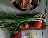 Foto langkah ke 2 dari resep Oseng asin jambal roti.