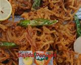 A picture of step 1 of Noodles pakora.