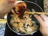 อกไก่ผัดน้ำพริกเผา อร่อยไม่แพ้ผัดกะเพรา แต่เราไม่ค่อยได้นึกถึง