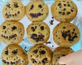 Hình bước làm 7 của món Vào bếp cùng con: Bánh quy bơ chocolate chips dẻo mềm, ít ngọt, không cần máy đánh, cho lễ Halloween