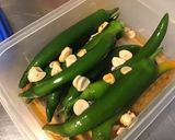 Une image de l'étape 4 de Piments verts à l'ail mariné et vinaigre de cidre.
