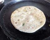 A picture of step 3 of Sprout paratha.