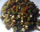 शिम्ला मिरची भाजी (shimla mirchi bhaji recipe in marathi) रेसिपी स्टेप 2 फोटो 