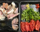 Hình bước làm 1 của món Đầu cá hồi nấu ngót
