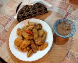 A picture of step 5 of Lotus stem pakore in Italian seasoning.