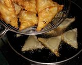 A picture of step 5 of Mutton samosa.