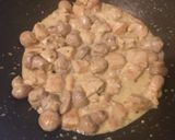 Une image de l'étape 2 de Émincé de poulet champignons et boursin.
