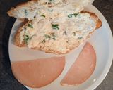 Une image de l'étape 4 de Croissants fourrés chèvre miel ciboule.