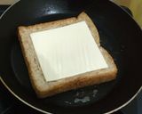 Foto langkah ke 4 dari resep Melted Egg & Cheese Bread.
