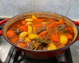 Une image de l'étape 21 de Ragoût de Sanglier aux Tomates, Carottes, Cèpes et Pommes de Terre.