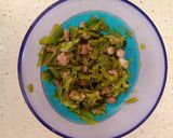 Foto del passaggio 2 della ricetta Canederli di spinaci su vellutata di zucca ed erba cipollina