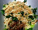 Foto langkah ke 3 dari resep Mie Goreng Sawi Hijau.