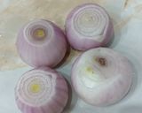 A picture of step 1 of White wine vinegar onion.