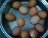 Foto del paso 1 de la receta Huevos rellenos de atún