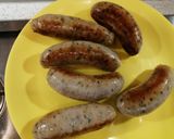 A picture of step 1 of Sausages in wine sauce.