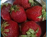 A picture of step 1 of Strawberry and coconut cream smoothie.