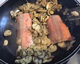 Une image de l'étape 3 de Pavés de saumon sauvage aux champignons sauce citron.