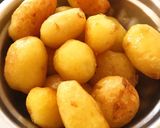 A picture of step 1 of Hariyali Dum Aloo.