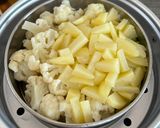 A picture of step 5 of Aloo Gobhi Matar Ki Sabzi.