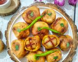 काठियावाड़ी लहसुनी भरवां आलू भजिया (लसनिया बटाटा भजिया) रेसिपी चरण 11 फोटो