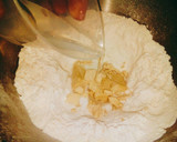 Foto del paso 1 de la receta: Pan dulce esponjoso con chips de chocolate, nueces y almendras
