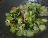 Foto langkah ke 6 dari resep Sayur Oyong Telur Udang.