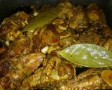 Foto del paso 1 de la receta: Muslos de pollo, puré con perejil y pico de gallo a lo Carmelita