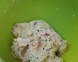 A picture of step 4 of Medhu pakoda.