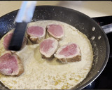 Foto del paso 3 de la receta: Solomillo de cerdo a la pimienta verde en leche de coco