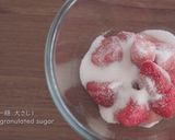 A picture of step 3 of Cream Cheese Topped Strawberry Muffin.