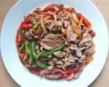 รูปขั้นตอนการทำที่ 4 ของ หมูสไลซ์ผัดพริกหวาน