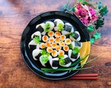 A picture of step 5 of Christmas Onigiri Rice Ball Wreath.