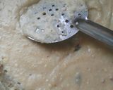 A picture of step 4 of Falhari praline khoya cake.