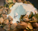 Foto del paso 5 de la receta: Pollo a la crema fit