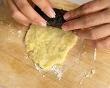 Hình bước làm 4 của món Bò wellington cho bé
