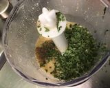 Une image de l'étape 4 de Sauce salade pimentée moutarde pêche persil.