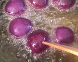 Foto langkah ke 4 dari resep Bola Ubi Ungu isi Coklat.